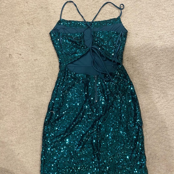 Elegant Teal Sequin Dress - Picture 2 of 3